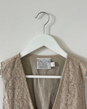 Load image into Gallery viewer, Pierre Cardin Roses Vest