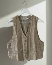 Load image into Gallery viewer, Pierre Cardin Roses Vest
