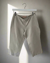 Load image into Gallery viewer, Giambattista Valli Capri Pants
